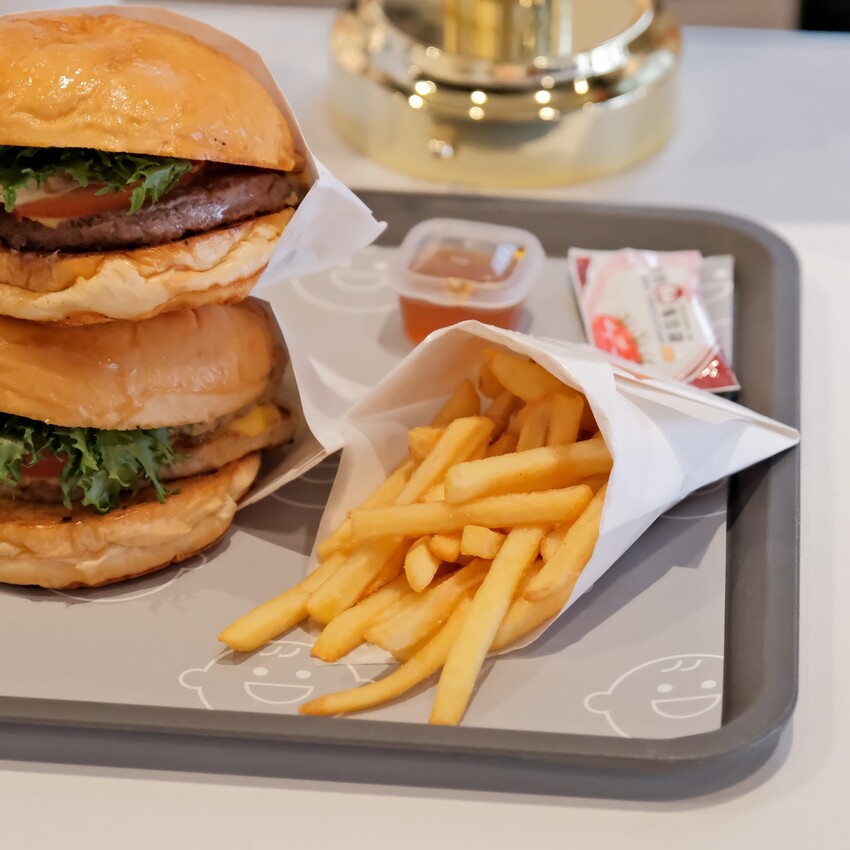 【樹林美食推薦】很好漢堡Hang Out Burger～美式裝潢風格、獨特網美打卡的漢堡餐廳～樹林平價美食、樹林美式餐廳推薦