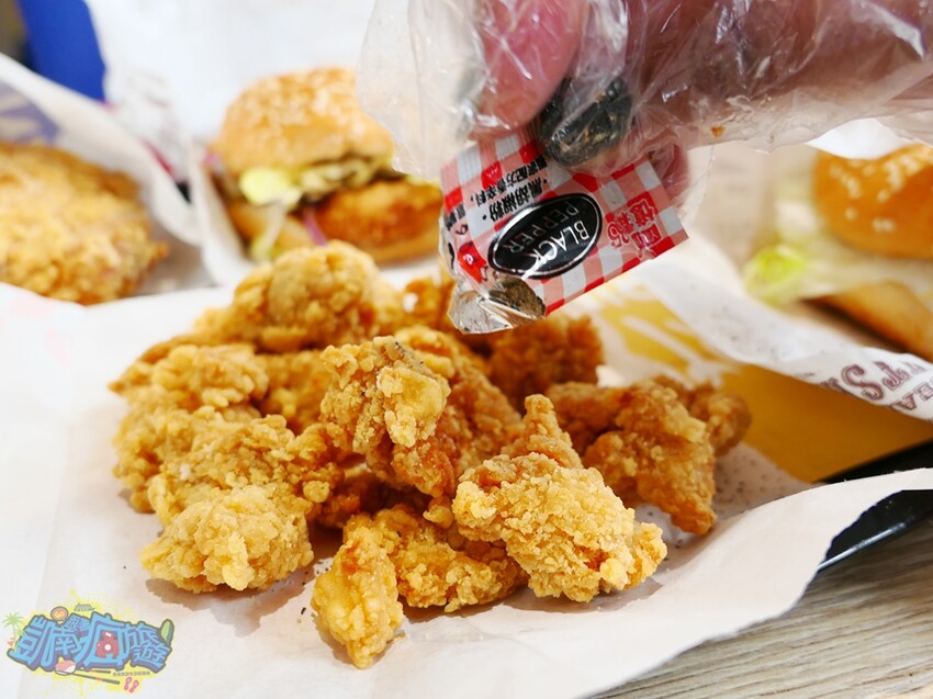 東港炸雞推薦【77炸雞東港店】套餐飲料喝到飽超佛系！必點日式麵線羹有叉燒肉 韓式炸雞、美式炸雞通通有！炸雞美食好吃到會上癮！ - 跟著凱南瘋旅遊