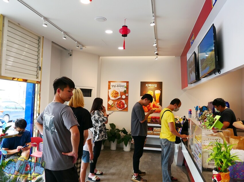 東港炸雞推薦【77炸雞東港店】套餐飲料喝到飽超佛系！必點日式麵線羹有叉燒肉 韓式炸雞、美式炸雞通通有！炸雞美食好吃到會上癮！ - 跟著凱南瘋旅遊