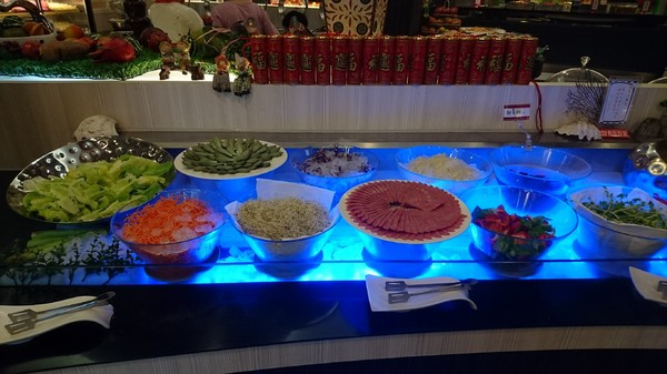 貴族世家牛排(高雄九如店)：高雄~九如店 貴族世家牛排(鮮饌館)~吃免驚自助沙拉吧~巧克力噴泉.牛造型兒童餐都是小朋友的愛~