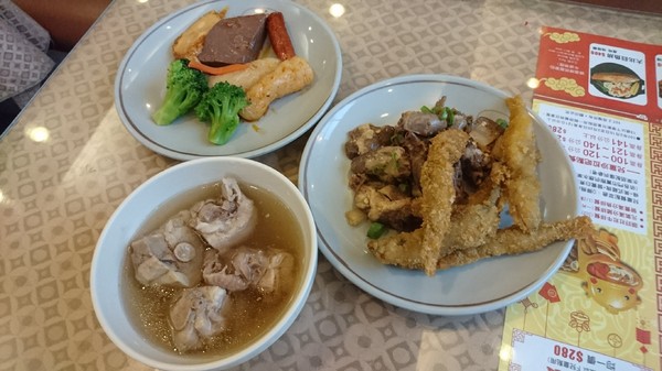 貴族世家牛排(高雄九如店)：高雄~九如店 貴族世家牛排(鮮饌館)~吃免驚自助沙拉吧~巧克力噴泉.牛造型兒童餐都是小朋友的愛~