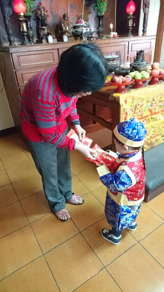 貴族世家牛排(高雄九如店)：高雄~九如店 貴族世家牛排(鮮饌館)~吃免驚自助沙拉吧~巧克力噴泉.牛造型兒童餐都是小朋友的愛~