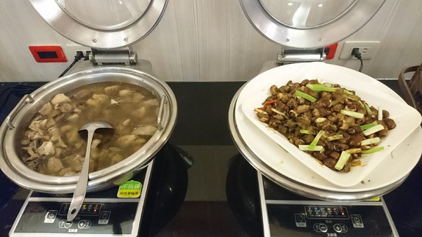 貴族世家牛排(高雄九如店)：高雄~九如店 貴族世家牛排(鮮饌館)~吃免驚自助沙拉吧~巧克力噴泉.牛造型兒童餐都是小朋友的愛~