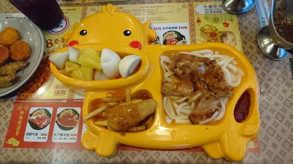 貴族世家牛排(高雄九如店)：高雄~九如店 貴族世家牛排(鮮饌館)~吃免驚自助沙拉吧~巧克力噴泉.牛造型兒童餐都是小朋友的愛~