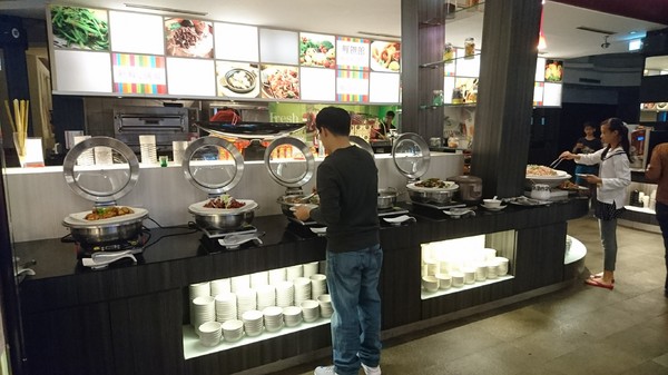 貴族世家牛排(高雄九如店)：高雄~九如店 貴族世家牛排(鮮饌館)~吃免驚自助沙拉吧~巧克力噴泉.牛造型兒童餐都是小朋友的愛~