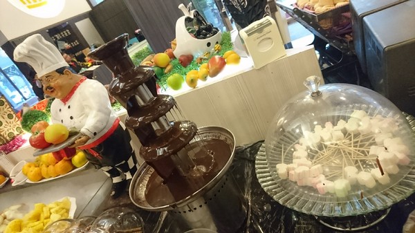 貴族世家牛排(高雄九如店)：高雄~九如店 貴族世家牛排(鮮饌館)~吃免驚自助沙拉吧~巧克力噴泉.牛造型兒童餐都是小朋友的愛~