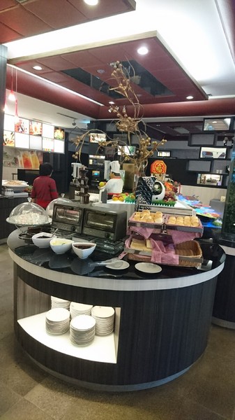 貴族世家牛排(高雄九如店)：高雄~九如店 貴族世家牛排(鮮饌館)~吃免驚自助沙拉吧~巧克力噴泉.牛造型兒童餐都是小朋友的愛~