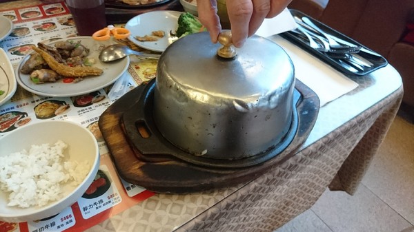 貴族世家牛排(高雄九如店)：高雄~九如店 貴族世家牛排(鮮饌館)~吃免驚自助沙拉吧~巧克力噴泉.牛造型兒童餐都是小朋友的愛~