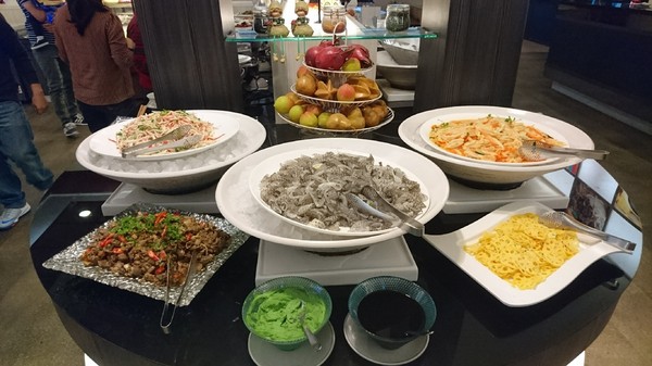 貴族世家牛排(高雄九如店)：高雄~九如店 貴族世家牛排(鮮饌館)~吃免驚自助沙拉吧~巧克力噴泉.牛造型兒童餐都是小朋友的愛~