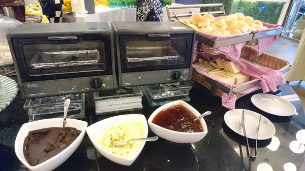 貴族世家牛排(高雄九如店)：高雄~九如店 貴族世家牛排(鮮饌館)~吃免驚自助沙拉吧~巧克力噴泉.牛造型兒童餐都是小朋友的愛~