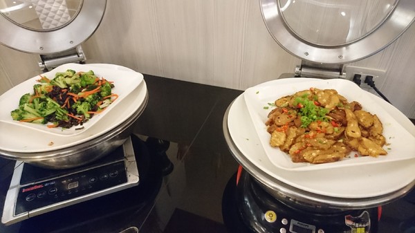 貴族世家牛排(高雄九如店)：高雄~九如店 貴族世家牛排(鮮饌館)~吃免驚自助沙拉吧~巧克力噴泉.牛造型兒童餐都是小朋友的愛~