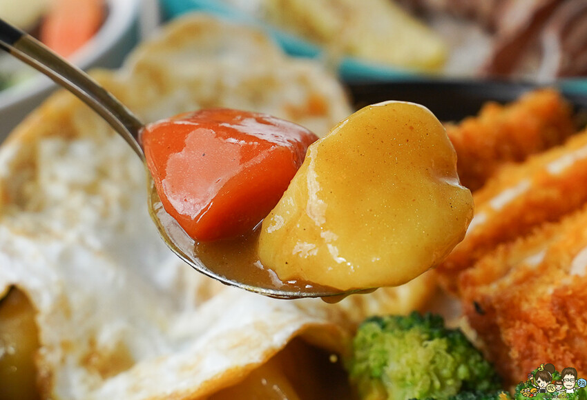 在地人最不想分享的巷弄 ZL小餐館，比臉大的炸雞排、台式家常美食、私房料理定食 X 恆春墾丁必吃美食 - 跟著尼力吃喝玩樂＆親子生活