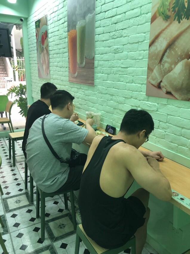 良良海南雞/海南雞飯店/馬來西亞/用良心做良雞/星馬進口原物料/台灣國產當日現宰溫體雞腿/新鮮無異味又Q彈/