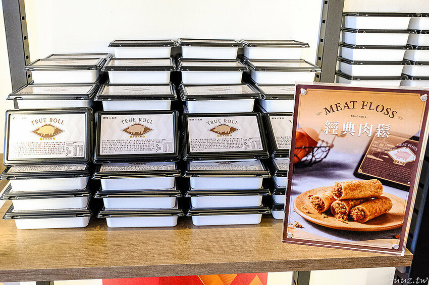 香酥蛋捲滿滿爆漿餡，實心蛋捲搭配可愛笑笑羊包裝，粹蛋捲酥酥蛋香很涮嘴！