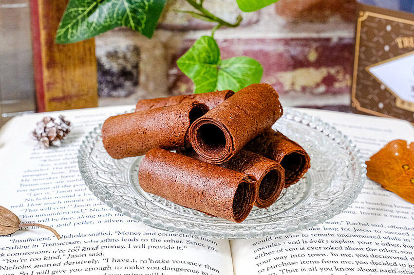 香酥蛋捲滿滿爆漿餡，實心蛋捲搭配可愛笑笑羊包裝，粹蛋捲酥酥蛋香很涮嘴！