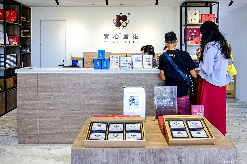 香酥蛋捲滿滿爆漿餡，實心蛋捲搭配可愛笑笑羊包裝，粹蛋捲酥酥蛋香很涮嘴！