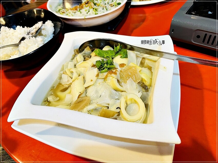 /tmp/phpkICrND /tmp/phpkICrND