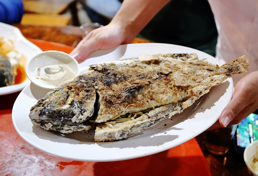 桃園大園在地人氣美食 #4-7休閒魚池餐廳/ WalkerLand窩客島整理提供 未經許可不可轉載 桃園大園在地人氣美食 #4-7休閒魚池餐廳/ WalkerLand窩客島整理提供 未經許可不可轉載