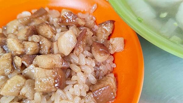 【台北美食】阿桃油飯|油飯只要20元就可以吃到的超便宜路邊攤美食