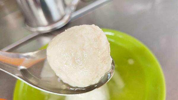 【台北美食】阿桃油飯|油飯只要20元就可以吃到的超便宜路邊攤美食