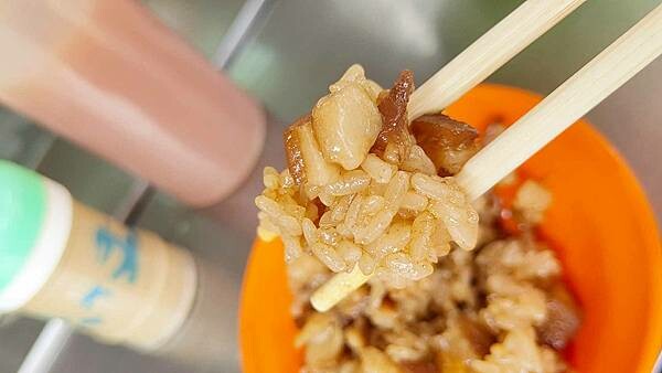 【台北美食】阿桃油飯|油飯只要20元就可以吃到的超便宜路邊攤美食