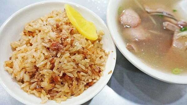 【台北美食】阿桃油飯|油飯只要20元就可以吃到的超便宜路邊攤美食