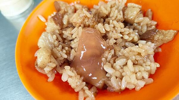 【台北美食】阿桃油飯|油飯只要20元就可以吃到的超便宜路邊攤美食