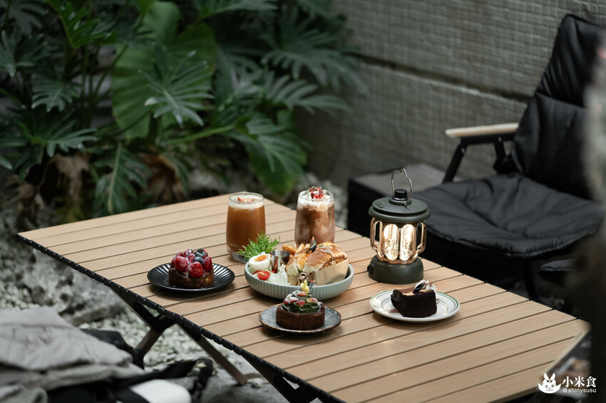 Cuppa Mc Cafe|草莓巴斯克,一月眾所矚目的甜心小萌寶|台中咖啡廳|向上市場美食|草莓季甜點推薦 - 小米食