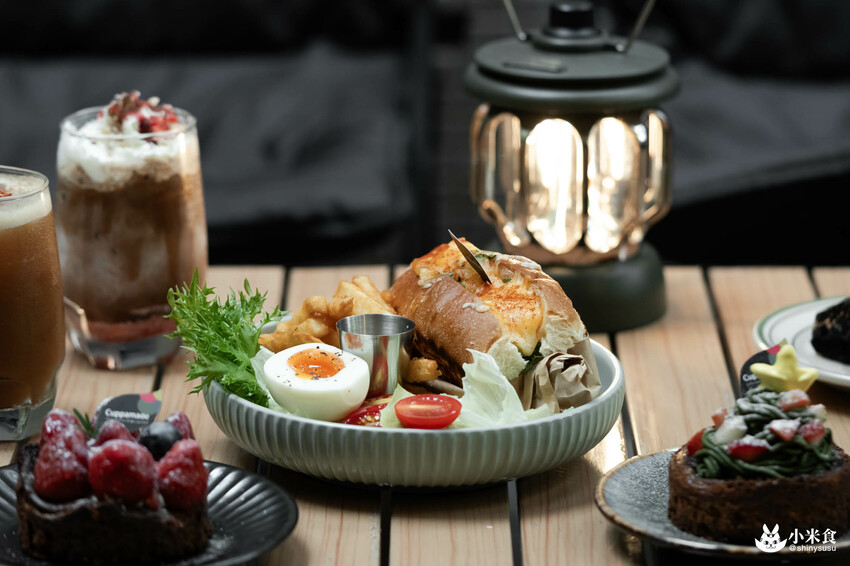 Cuppa Mc Cafe|草莓巴斯克,一月眾所矚目的甜心小萌寶|台中咖啡廳|向上市場美食|草莓季甜點推薦 - 小米食