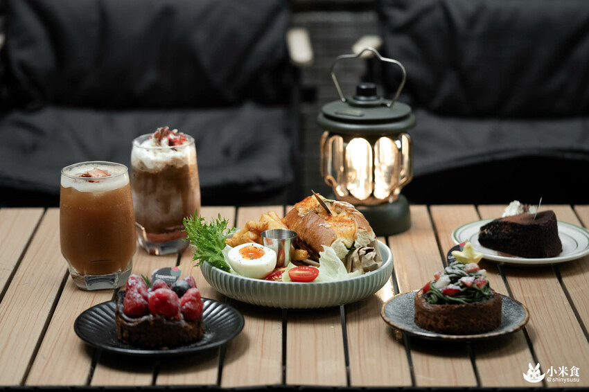 Cuppa Mc Cafe|草莓巴斯克,一月眾所矚目的甜心小萌寶|台中咖啡廳|向上市場美食|草莓季甜點推薦 - 小米食
