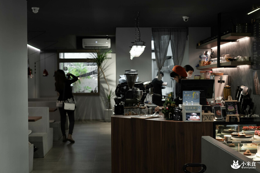 Cuppa Mc Cafe|草莓巴斯克,一月眾所矚目的甜心小萌寶|台中咖啡廳|向上市場美食|草莓季甜點推薦 - 小米食