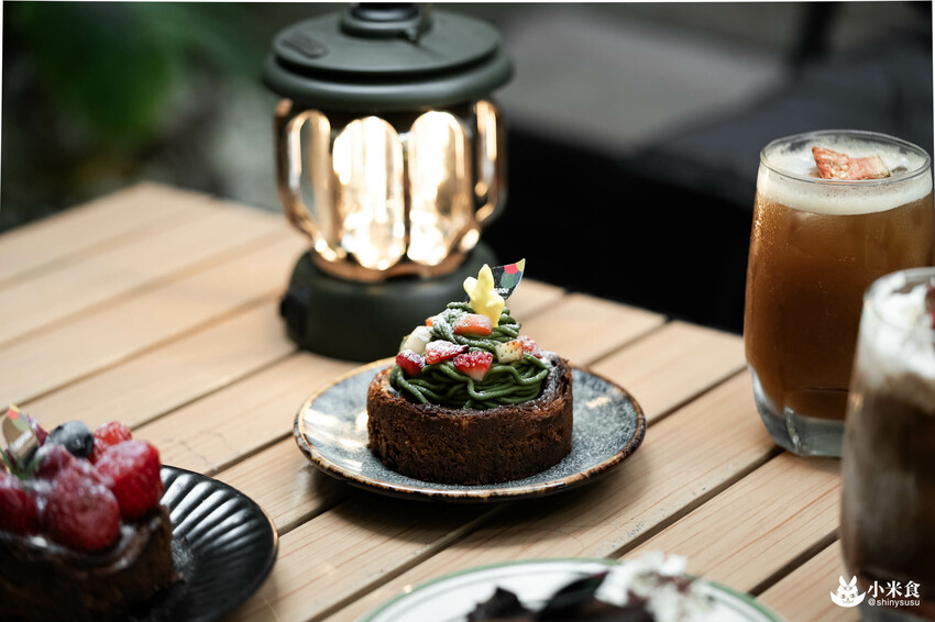 Cuppa Mc Cafe|草莓巴斯克,一月眾所矚目的甜心小萌寶|台中咖啡廳|向上市場美食|草莓季甜點推薦 - 小米食
