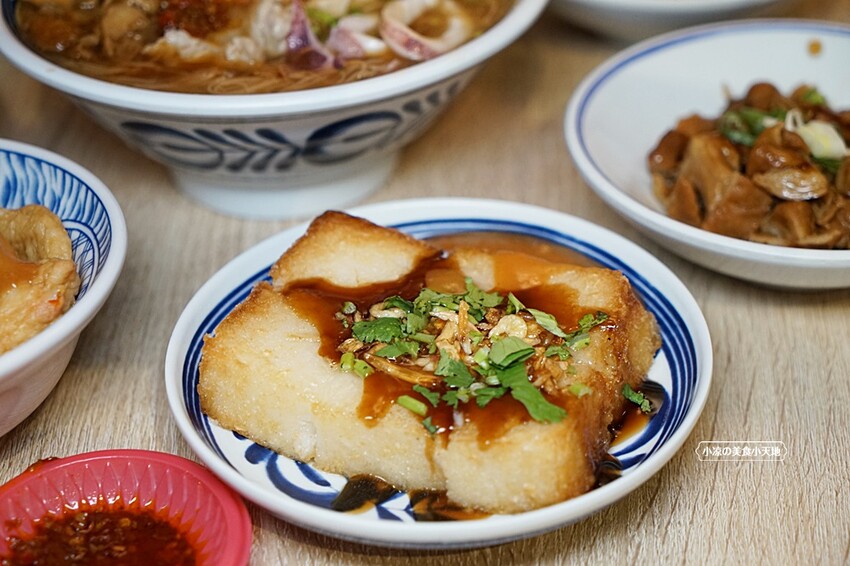 台中少見浮誇海陸麵線結合脆皮肉圓、祕醬甜不辣，古早味人氣小吃這裡一次通通吃齊！！