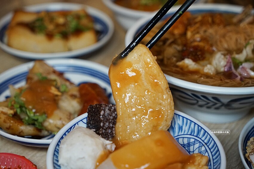 台中少見浮誇海陸麵線結合脆皮肉圓、祕醬甜不辣，古早味人氣小吃這裡一次通通吃齊！！