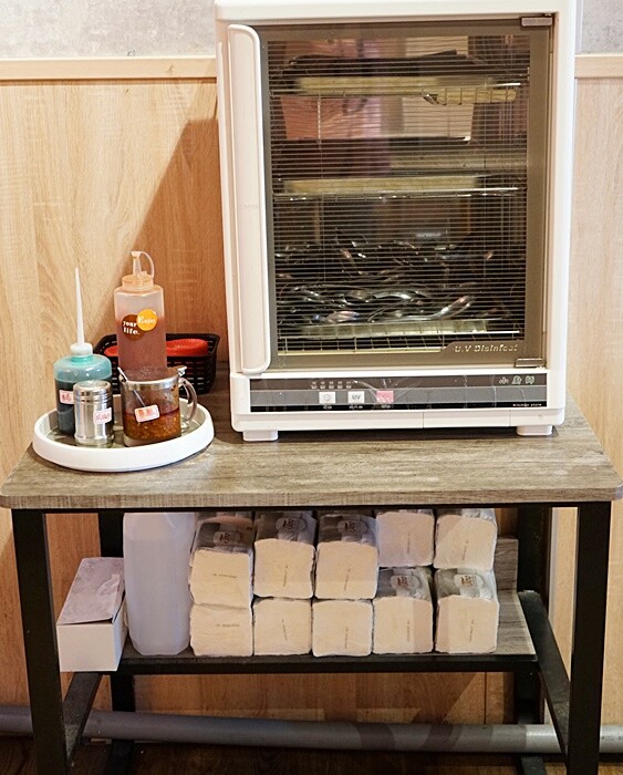 台中少見浮誇海陸麵線結合脆皮肉圓、祕醬甜不辣，古早味人氣小吃這裡一次通通吃齊！！