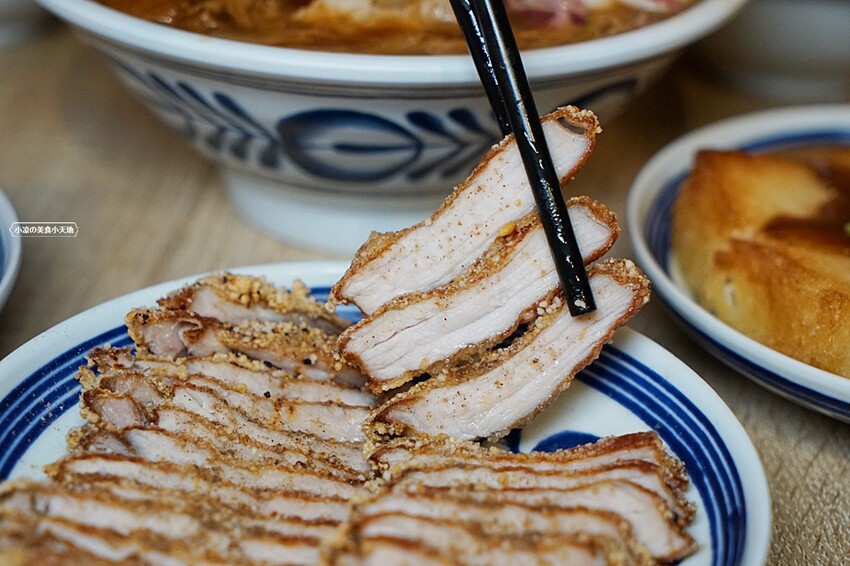 台中少見浮誇海陸麵線結合脆皮肉圓、祕醬甜不辣，古早味人氣小吃這裡一次通通吃齊！！