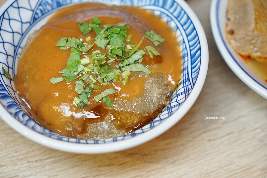 台中少見浮誇海陸麵線結合脆皮肉圓、祕醬甜不辣，古早味人氣小吃這裡一次通通吃齊！！
