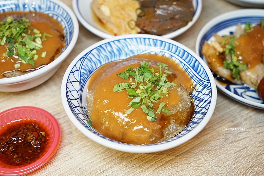 台中少見浮誇海陸麵線結合脆皮肉圓、祕醬甜不辣，古早味人氣小吃這裡一次通通吃齊！！