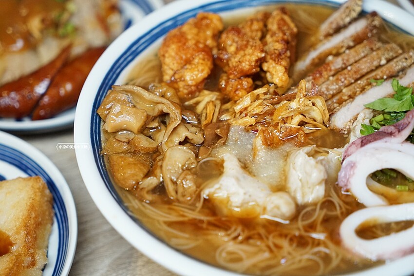 台中少見浮誇海陸麵線結合脆皮肉圓、祕醬甜不辣，古早味人氣小吃這裡一次通通吃齊！！