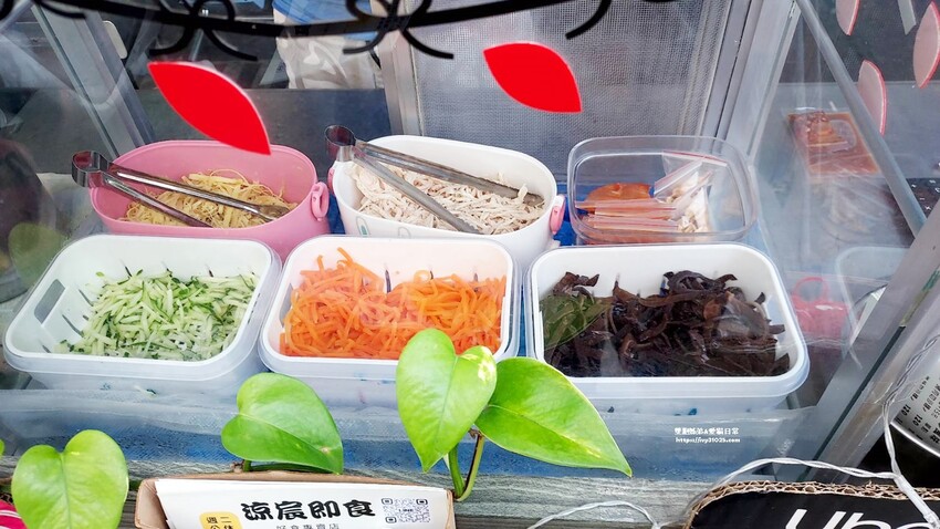 五甲地區銅板美食 – 涼宸即食好食專賣店 涼拌或是拌麵通通都有