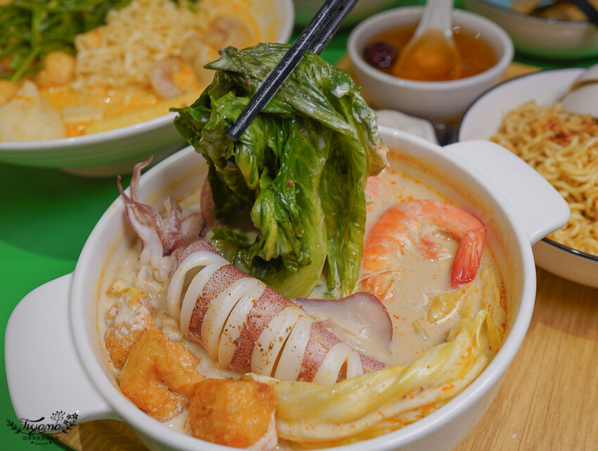 高雄麻辣燙。Eight Hot 不一樣的麻辣燙,必吃麻奶海鮮鍋,想吃什麼自由選!! @緹雅瑪 美食旅遊趣