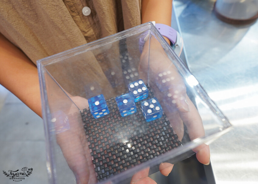 高雄麻辣燙。Eight Hot 不一樣的麻辣燙,必吃麻奶海鮮鍋,想吃什麼自由選!! @緹雅瑪 美食旅遊趣