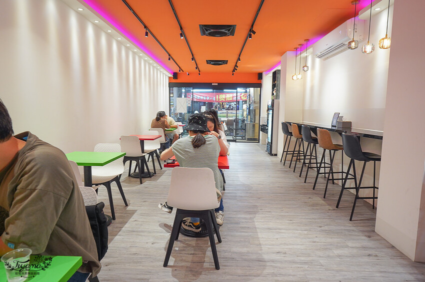 高雄麻辣燙。Eight Hot 不一樣的麻辣燙,必吃麻奶海鮮鍋,想吃什麼自由選!! @緹雅瑪 美食旅遊趣