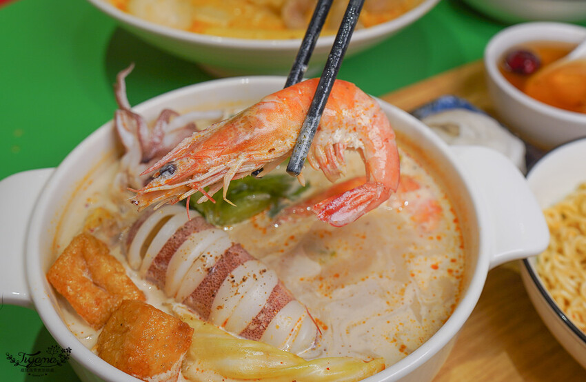 高雄麻辣燙。Eight Hot 不一樣的麻辣燙,必吃麻奶海鮮鍋,想吃什麼自由選!! @緹雅瑪 美食旅遊趣