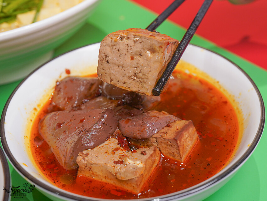 高雄麻辣燙。Eight Hot 不一樣的麻辣燙,必吃麻奶海鮮鍋,想吃什麼自由選!! @緹雅瑪 美食旅遊趣