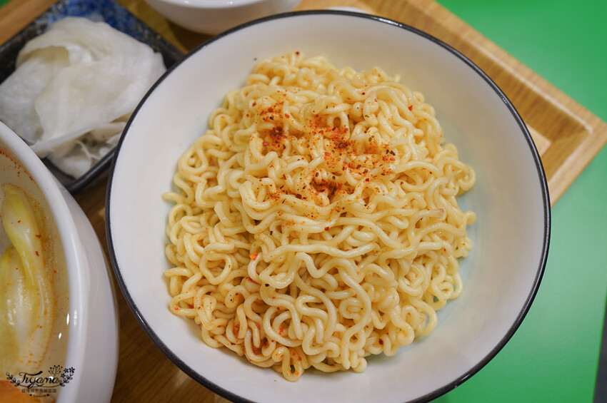 高雄麻辣燙。Eight Hot 不一樣的麻辣燙,必吃麻奶海鮮鍋,想吃什麼自由選!! @緹雅瑪 美食旅遊趣