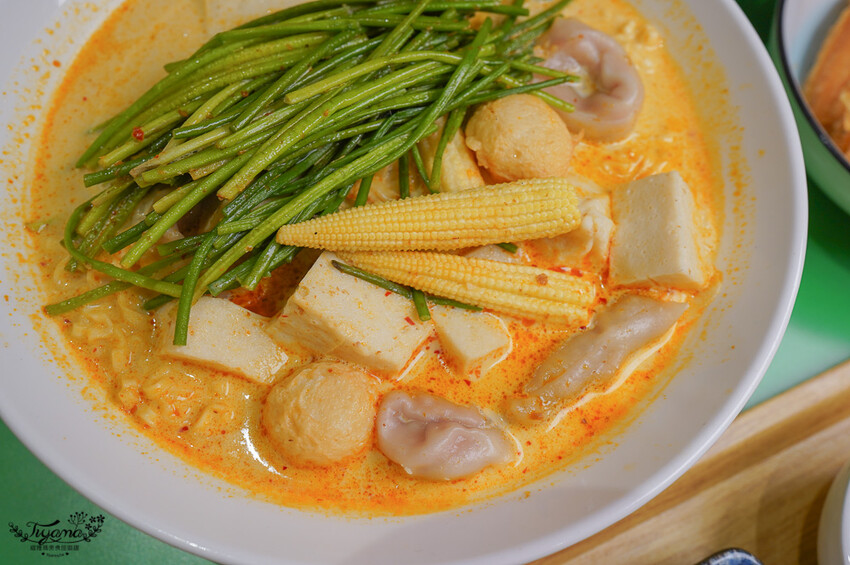 高雄麻辣燙。Eight Hot 不一樣的麻辣燙,必吃麻奶海鮮鍋,想吃什麼自由選!! @緹雅瑪 美食旅遊趣