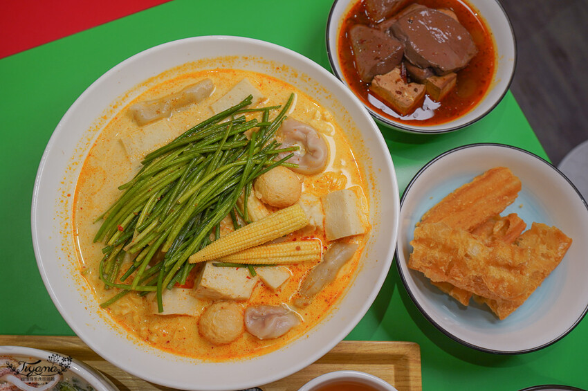 高雄麻辣燙。Eight Hot 不一樣的麻辣燙,必吃麻奶海鮮鍋,想吃什麼自由選!! @緹雅瑪 美食旅遊趣