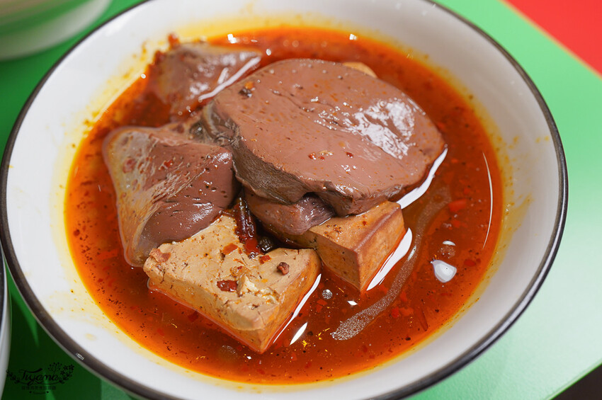 高雄麻辣燙。Eight Hot 不一樣的麻辣燙,必吃麻奶海鮮鍋,想吃什麼自由選!! @緹雅瑪 美食旅遊趣