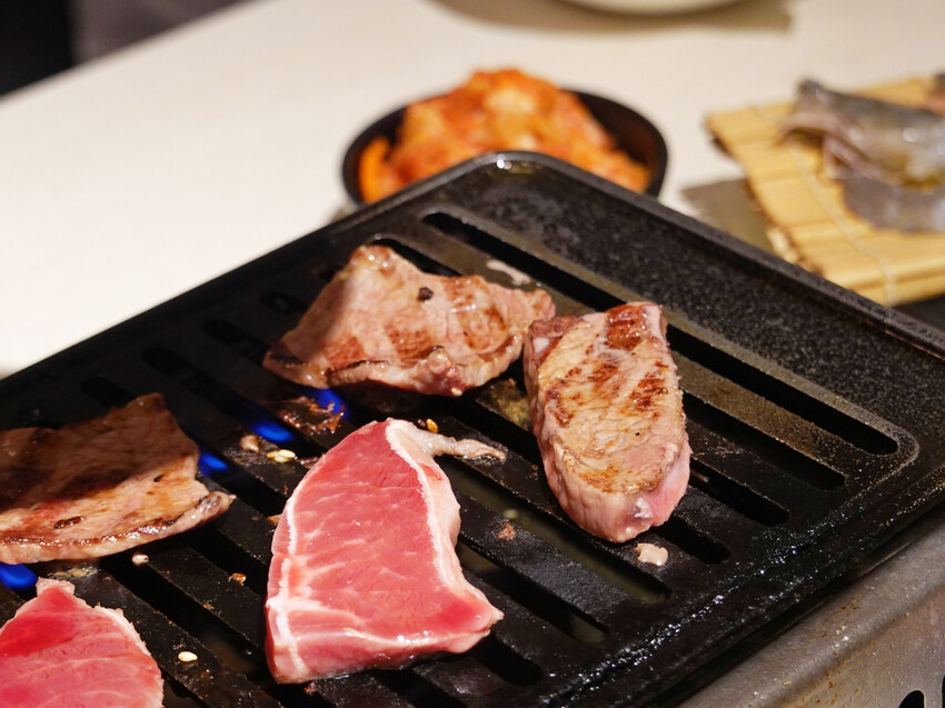 新北新店—牛燒肉Yakiniku｜和牛不再遙不可及 燒肉套餐一人八百有找｜大坪林、七張、耕莘醫院、新店高中